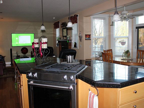 3rd image of 18009 NE 53rd Ct