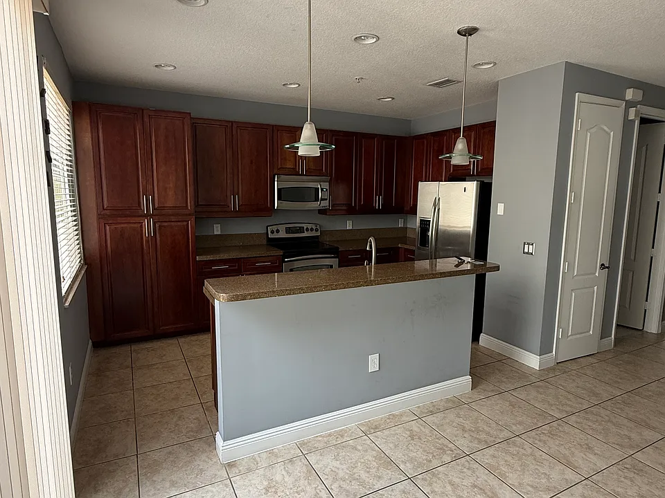 3629 NW 5th Ter