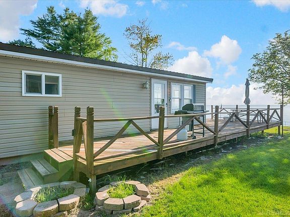 5th image of 8723 Lakeshore Rd