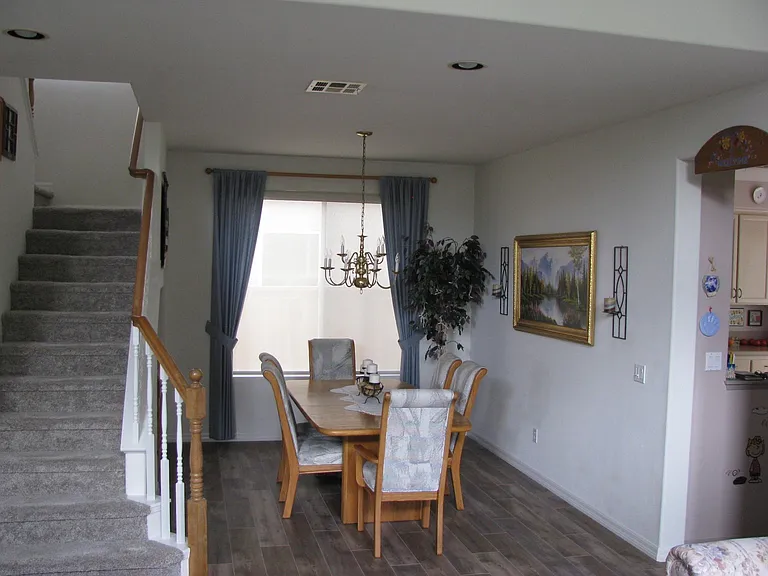 400 Peachtree Ct — Photo 13