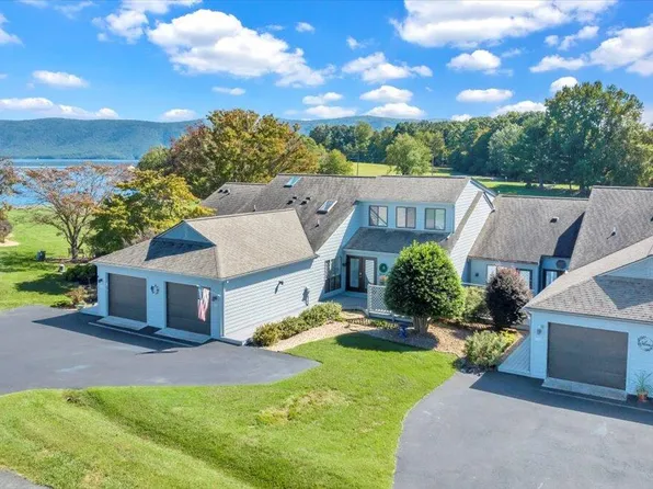 57 Clubhouse Towers Dr, Moneta, VA 24121