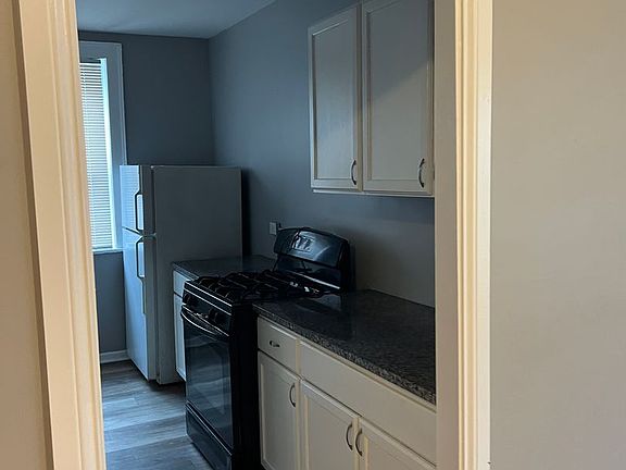 4th image of 6920 S Oglesby Ave #6924-2412