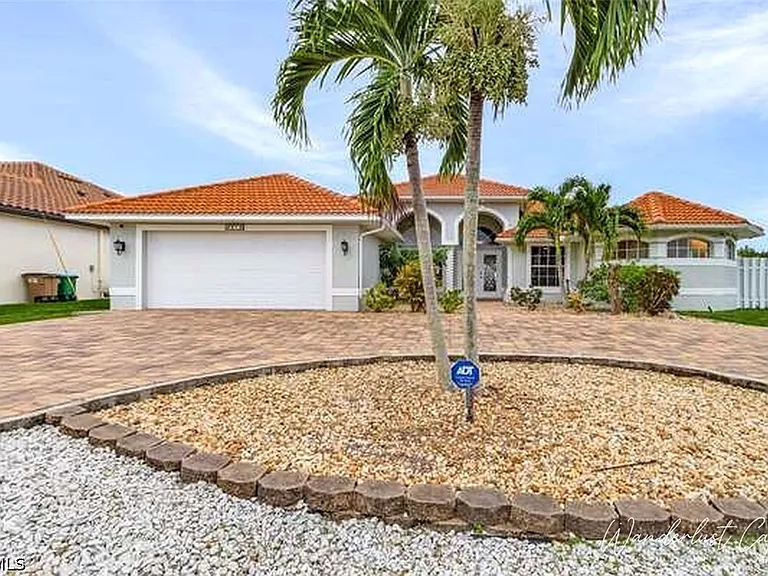 4413 SW 10th Ave — Photo 1