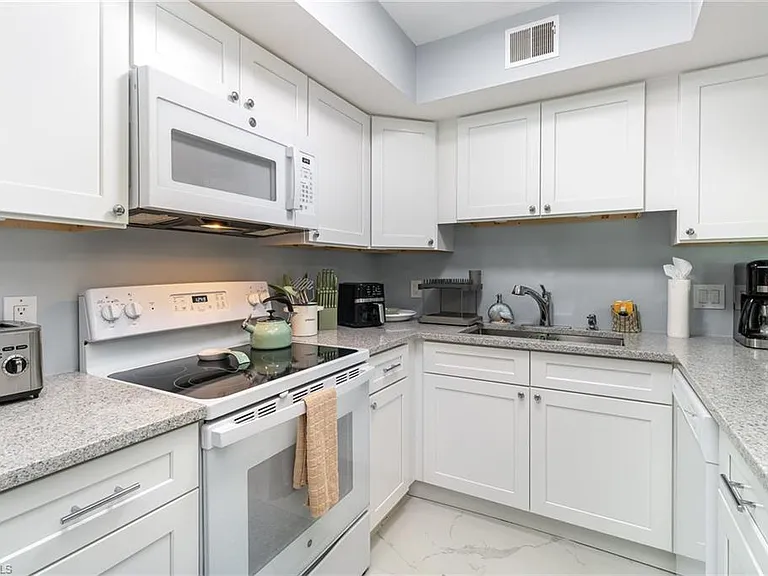 146 Clyburn Way W #I-6 — Photo 12