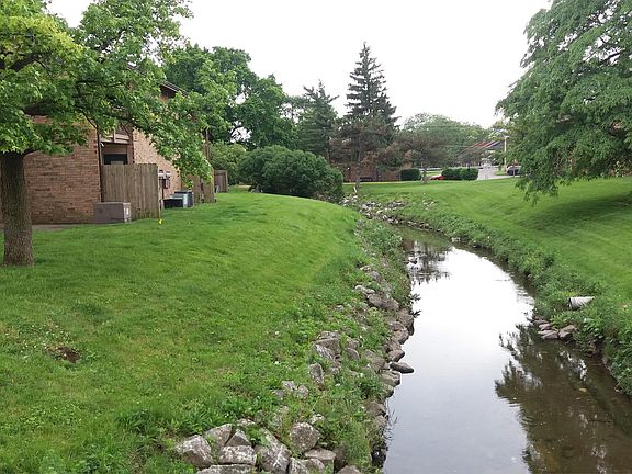 4th image of 919 Forest Creek Dr W