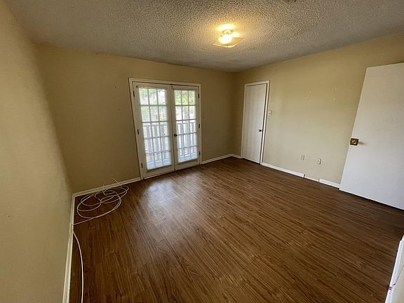 4th image of 1643 Cedar Lake Dr #D