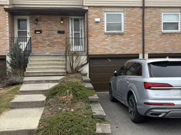 10 Angus Rd #73, Hamilton, ON L8K 6K3