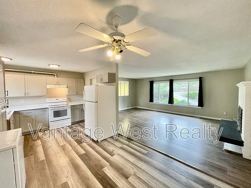 3 bed, 2.0 bath, 1252 sqft, $2,500 — Photo 1