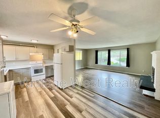 965A Belgo Rd, Kelowna, BC V1X 3A9
