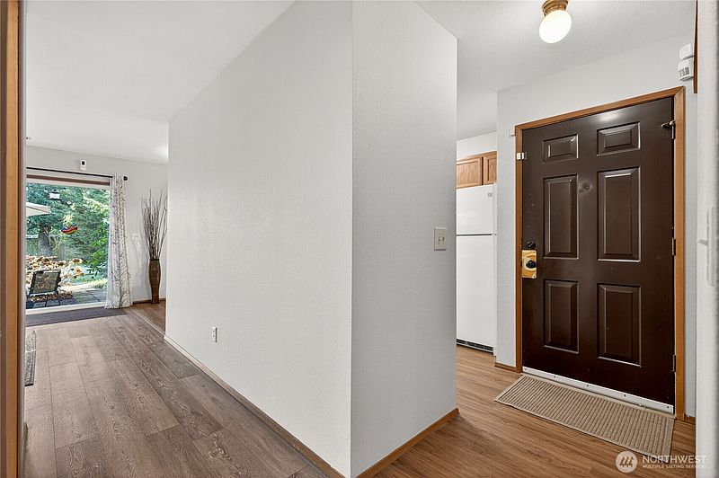5th image of 4118 212th Street SW #101C