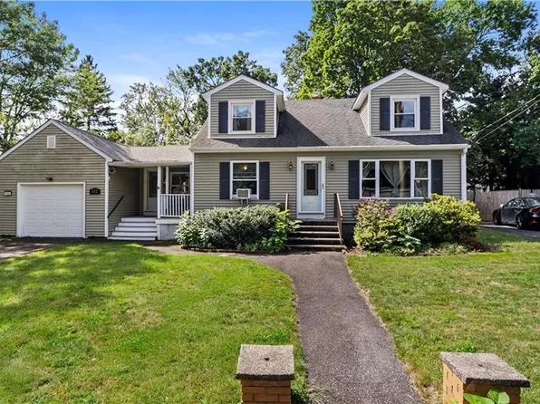 132 Davis Ave, Cranston, RI 02910