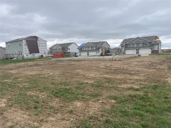 330 Old Oak Rdg, Hills, IA 52235