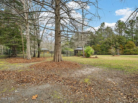 4th image of 236 Ravenswood Road
