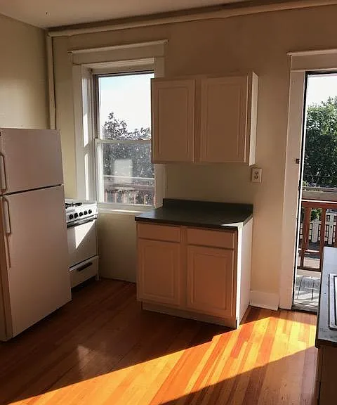 390 Madison Ave #2 — Photo 2