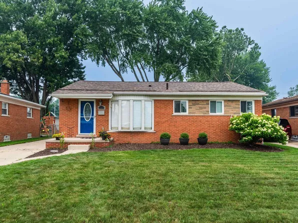 31375 W Wind Dr, Fraser, MI 48026
