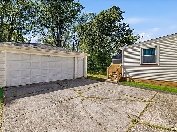 4th image of 74 S Huxley Dr