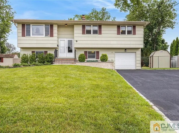 9 Princeton Dr, Middlesex, NJ 08846