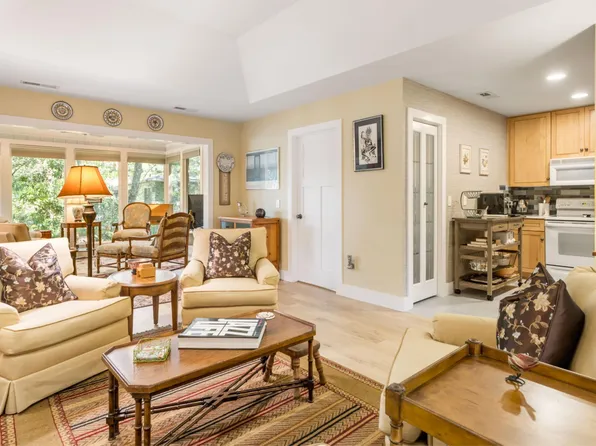 1069 Gallinule Ct, Kiawah Island, SC 29455