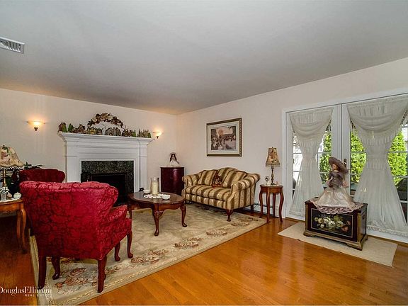 4th image of 493 Benito St