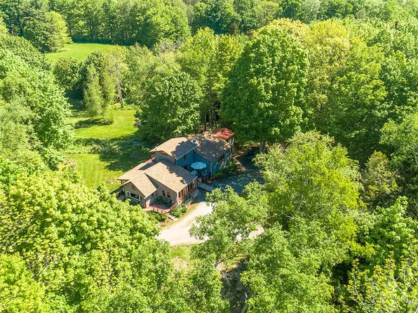 57 Grove St, Rockport, ME 04856