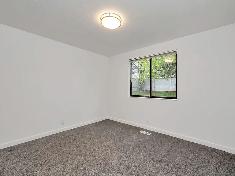 5643 W 3980 S — Photo 8