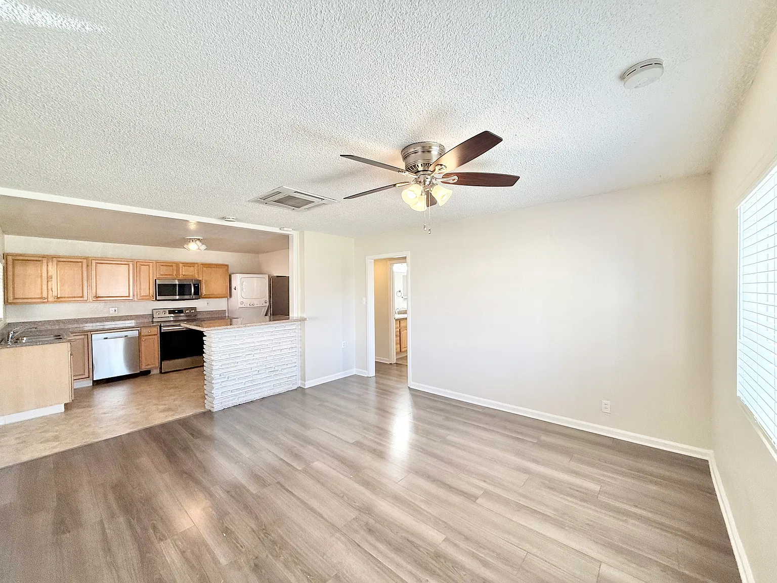 2 bed, 750 sqft, $1,950 — Photo 3