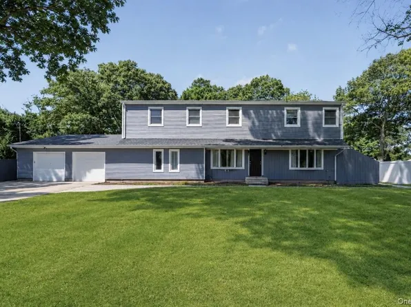 208 Newburgh Avenue, Medford, NY 11763