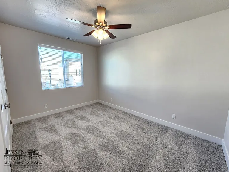 683 E Eureka Aly — Photo 20