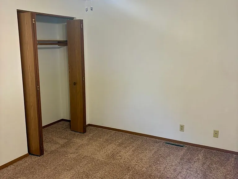 4908 Coventry Ct — Photo 11