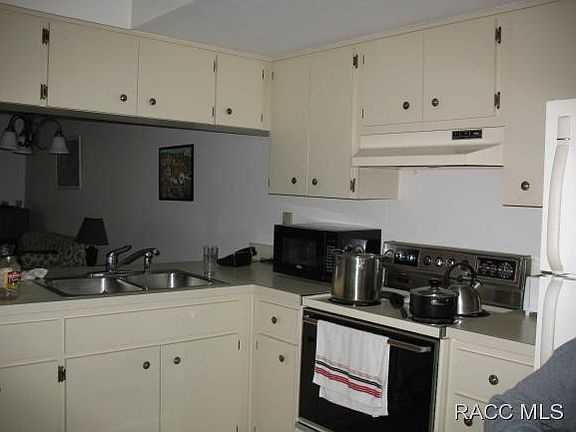 2nd image of 3852 N Parkside Village Ter