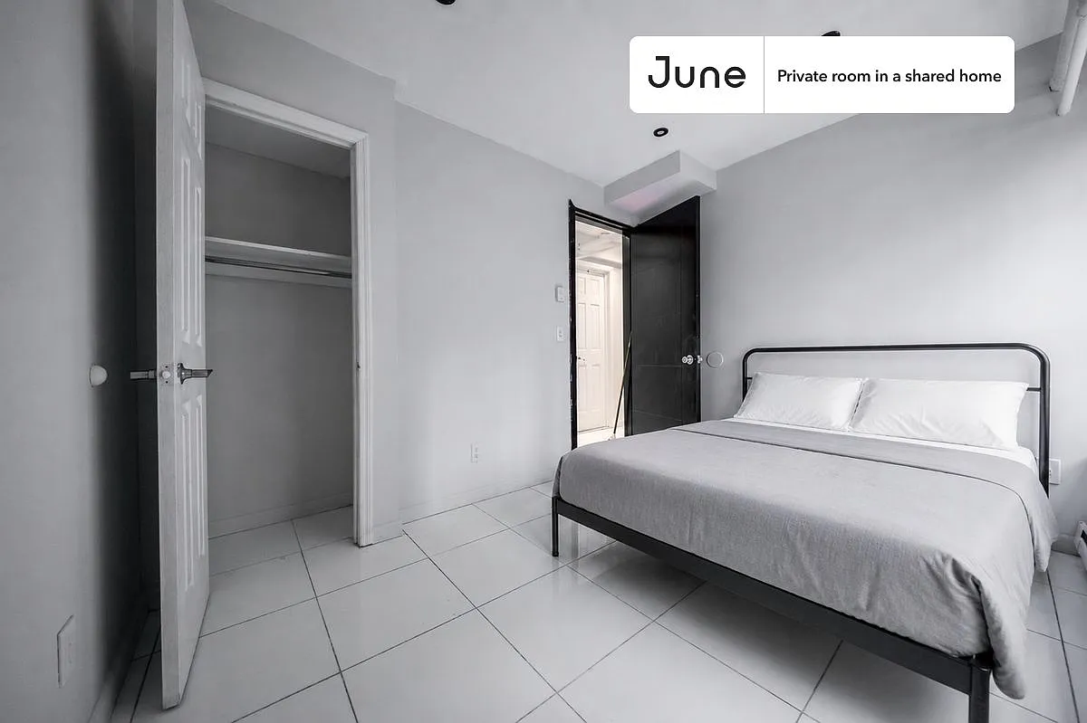 Twin bedroom in 5 bed/2 bath home in Upper West Side #1805 D — Photo 1