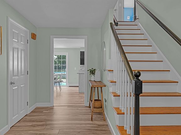 3rd image of 198 Meadow Wood Dr