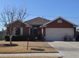 319 Willowbrook Dr, Hutto, TX 78634