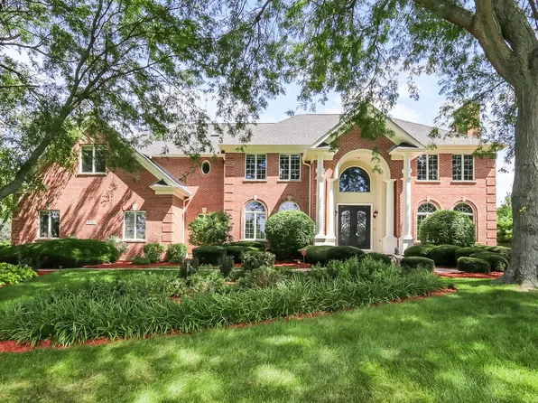 5N523 E Lakeview Cir, St Charles, IL 60175