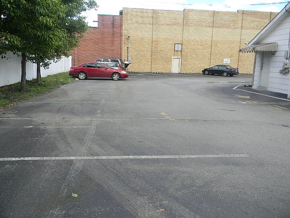 4th image of 519 Broadway St