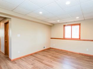 1771 Hale Ave N, Oakdale, MN 55128