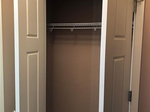 5th image of 520 Park Lake Dr