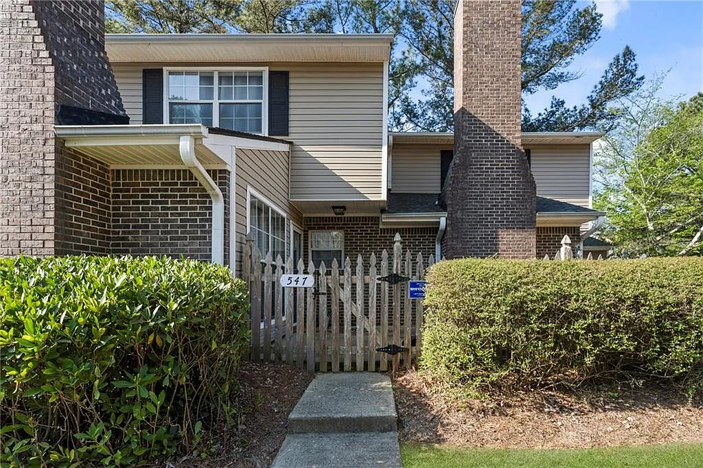 2 bed, 2.0 bath, 1162 sqft, $2,000 — Photo 1