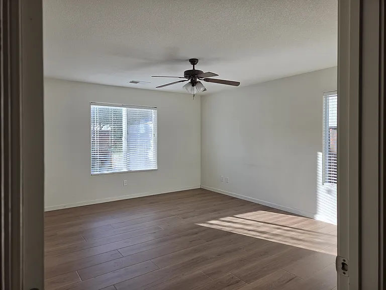 3930 Sophia St — Photo 11