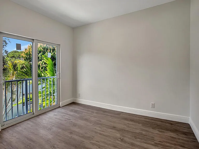 1104 S 20th Ave — Photo 17