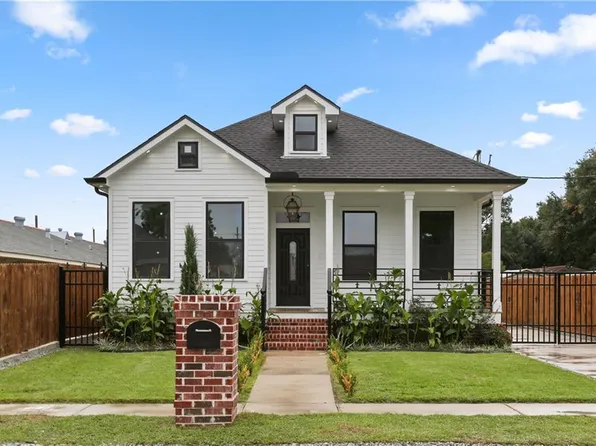 807 W Urquhart St, Chalmette, LA 70043