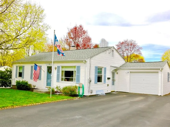 136 Marshall Rd, Woonsocket, RI 02895