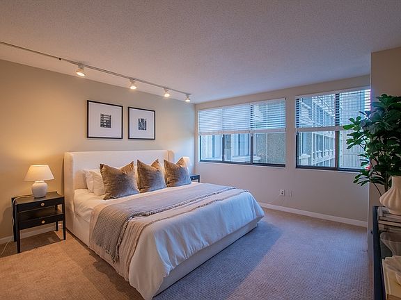 4th image of 250 Hammond Pond Pkwy APT 306N