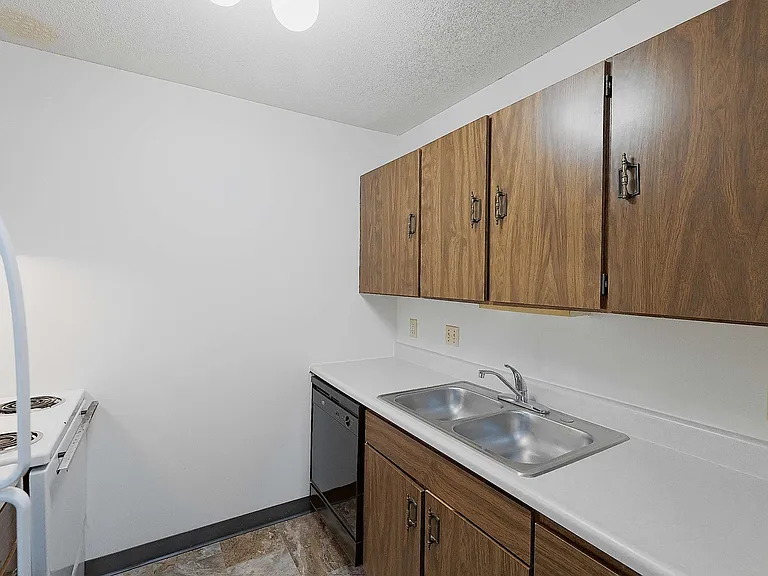 1122 F St — Photo 11