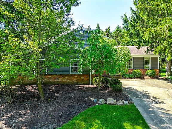 3rd image of 400 Sturbridge Dr