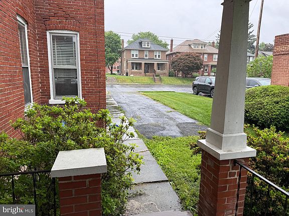 2nd image of 912 Locust St