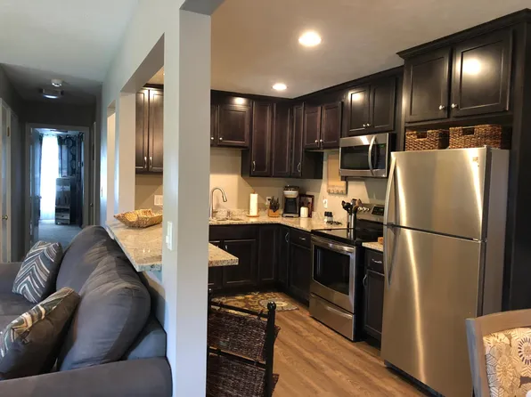 2001 Leedston Dr, Lyndhurst, OH 44124