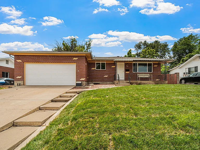 24 Radcliff Ln — Photo 2