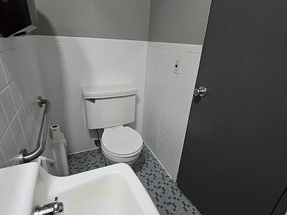4th image of 99 Grand Ave Suite 3