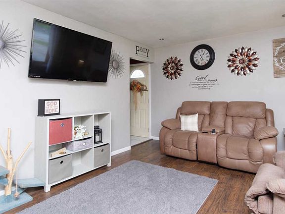 2nd image of 8614 Indigo Ln
